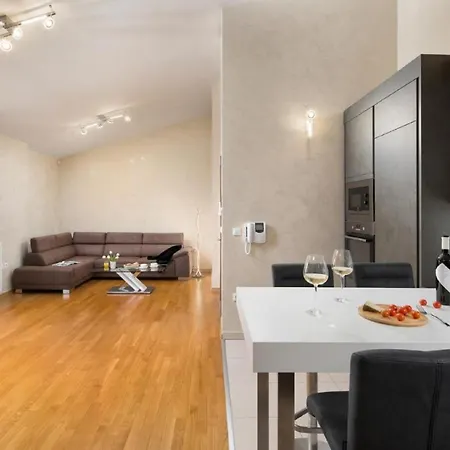 Leonardo Apartment *